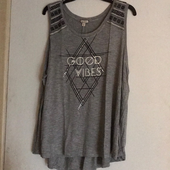 1 LEFT! NEW Graphic Good Vibes plus size top 1X - Picture 2 of 8